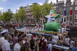 Canal Parade Pride Amsterdam in volle gang (fotoalbum)