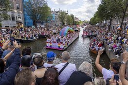 Canal Parade Pride Amsterdam in volle gang (fotoalbum)