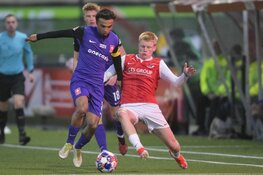 Jong AZ onderuit tegen tien man van MVV