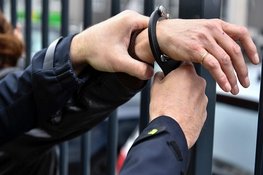 Drie aanhoudingen en tientallen boetes bij internationale controle