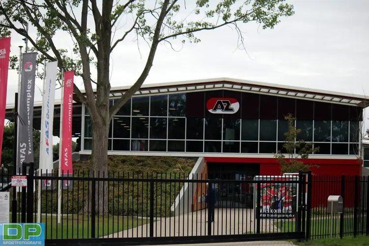 Jong AZ maakt de kansen niet af en speelt gelijk tegen MVV