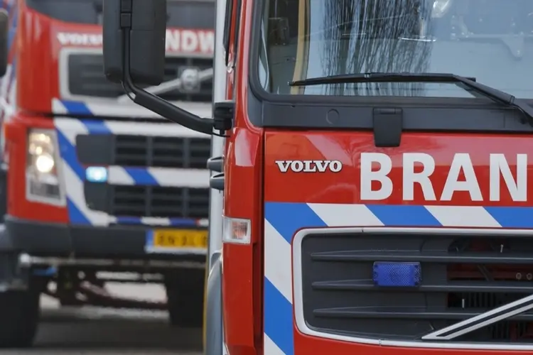 Auto volledig uitgebrand in Bunde
