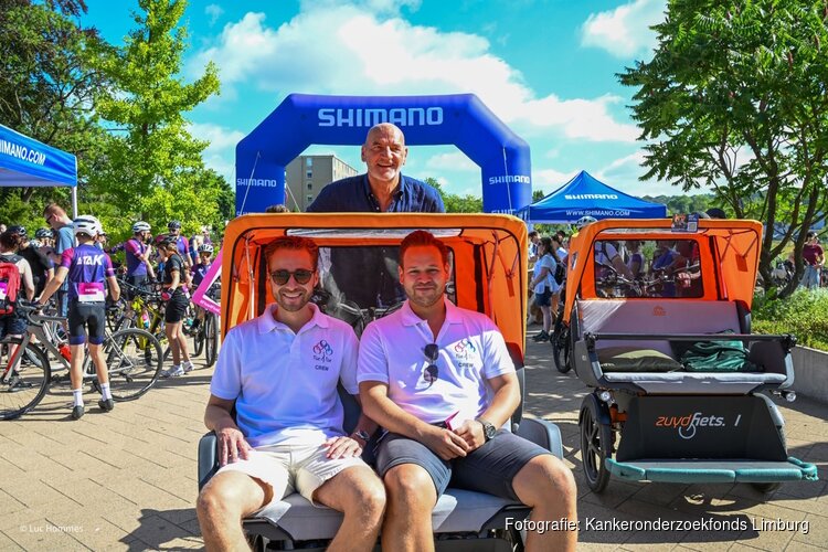 Boudewijn Zenden, onderzoekers en burgemeester Prevoo in actie tijdens Heuvels en Helden