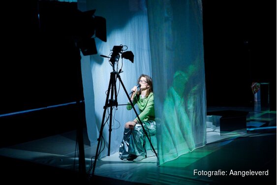 Intersekse maker en performer Marleen Hendrickx komt met uitbundig muzikaal theaterfeest over ‘anders zijn’ naar Limburg